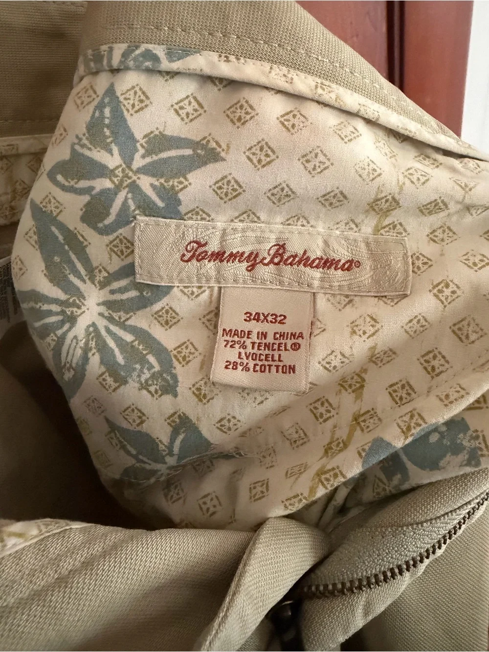 Tommy Bahama Men’s Cream/Tan Chinos Size: 34x32